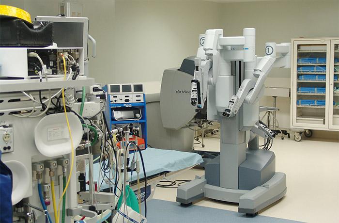 Surgeon Celebrates 500th Robot-Assisted Procedure